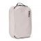 Saculet de depozitare cu 2 compartimente Thule Compression Packing Cube mediu, alb